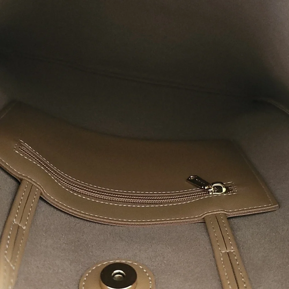 P5EY Tan Women's Tote Bag